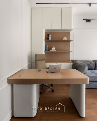027-working-room